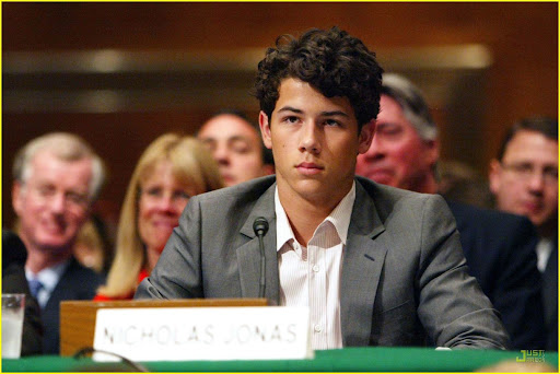 nick-jonas-debates-diabetes-03.jpg