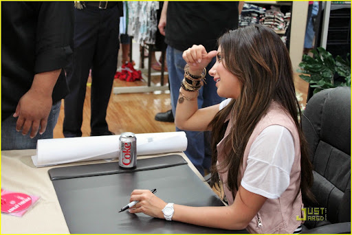 ashley-tisdale-free-concert-tomorrow-06.jpg