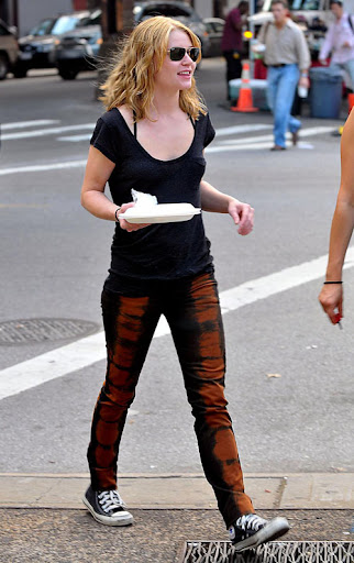 31992, NEW YORK, NEW YORK - Friday June 26 2009. **EXCLUSIVE** Emilie de Ravin is seen on the set of "Remember Me" currently filming in New York. The former "Lost" actress was wearing dyed skinny jeans and Ray Ban aviator sunglasses as she walked from her trailor preparing for the day ahead. Photograph: PacificCoastNews.com**FEE MUST BE AGREED PRIOR TO USAGE***UK OFFICE:+44 131 557 7760/7761 US OFFICE:1 310 261 9676