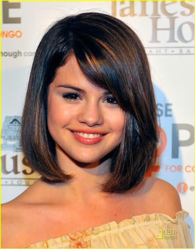 selena-gomez-jennifer-stone-congo-01.jpg