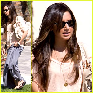 ashley-tisdale-bday-vacation.jpg