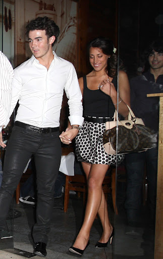 July 3, 2009: The Jonas Brothers photographed celebrating Kevin's engagement to girlfriend Danielle Deleasa at their favorite pizza parlor along with 30 friends in Los Angeles, California. Credit: Rachpoot/Stefan/INFphoto.com Ref.: infusla-34/134