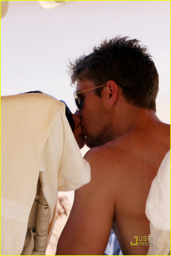 ashley-tisdale-scott-speer-hawaii-01.jpg
