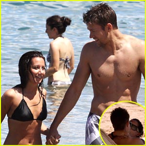 ashley-tisdale-scott-speer-smooch.jpg
