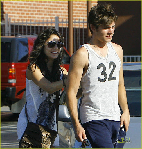 zac-efron-vanessa-hudgens-panera-bread-02.jpg