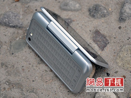 [Motorola-Backflip-ME600-Android-available-China-3[5].jpg]