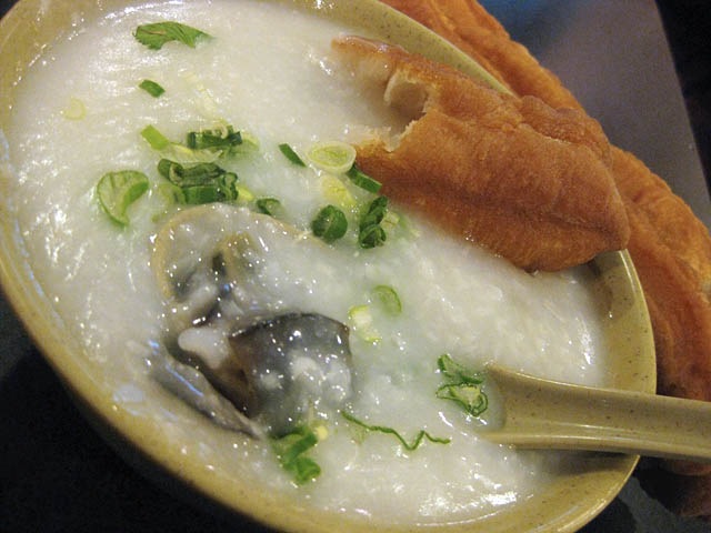 [04-salted-pork-and-thousand-year-old-egg-congee-with-fried-cruller[3].jpg]