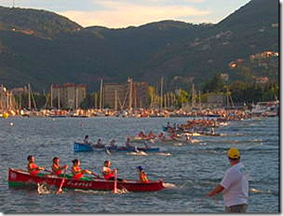 300px-Festa_del_mare_-_Partenza_del_Palio,La Spezia,Liguria,vacanze Liguria,dove andare Liguria,Portovenere,Lerici,Cinque Terre,Levanto,Bonassola,Deiva Marina,weekend in Liguria,poche ore in Liguria,riviera Ligure,La Spezia e provincia,eventi alla Spezia,Sarzana