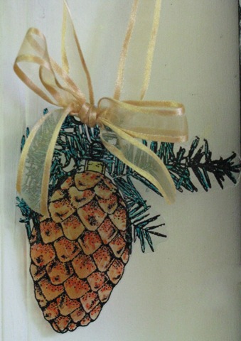 [201012LRobertsTransparentPineconeOrn[2].jpg]