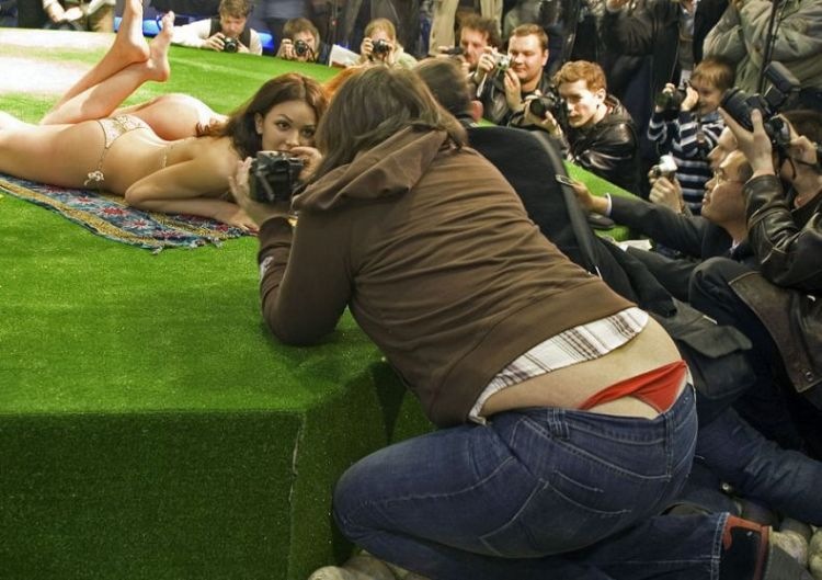 [peeping-butts (3)[9].jpg]