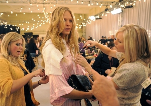 VictoriasSecret2009-behind (7)
