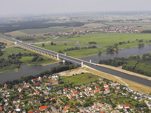  أكبر جسر مائي معلق في العالم  Magdeburg-water-bridge3%5B2%5D