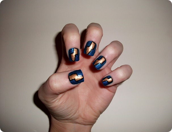 LIGHTNING BOLT NAILS 2