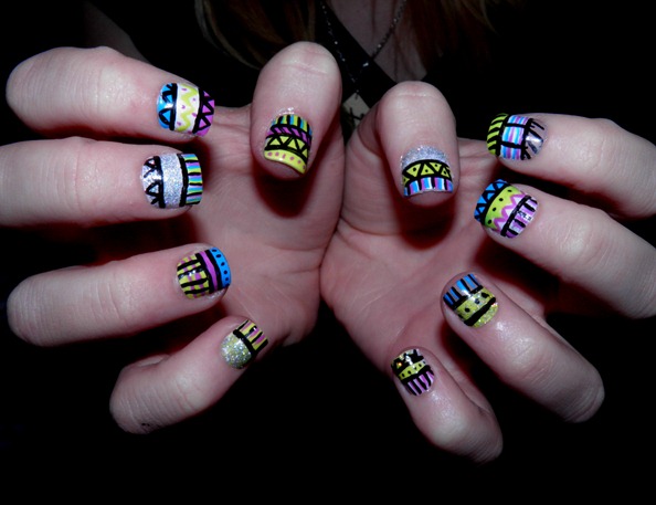 PSYCHEDELIC AZTEC NAILS 3