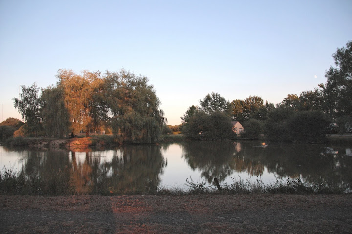 Ons uitzicht op het meertje.