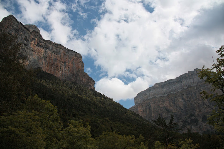 Hoge rotsen met steenbokken.(hebben wij niet gezien.)