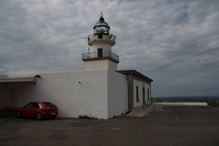 Bij het parkeerterrein.