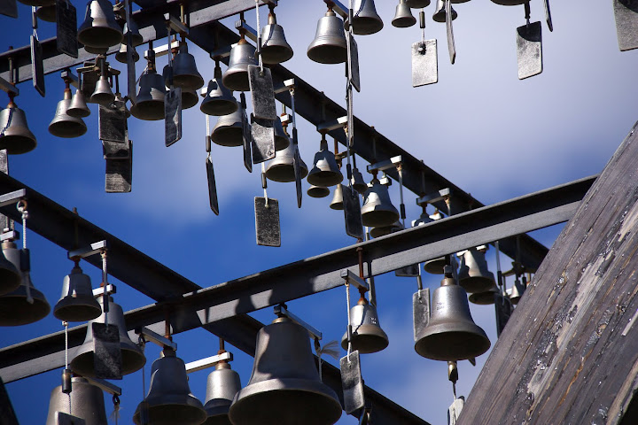 Aan elk belletje hangt een label