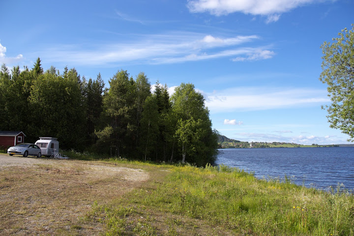Beetje schuin maar lekker luw en in de zon.