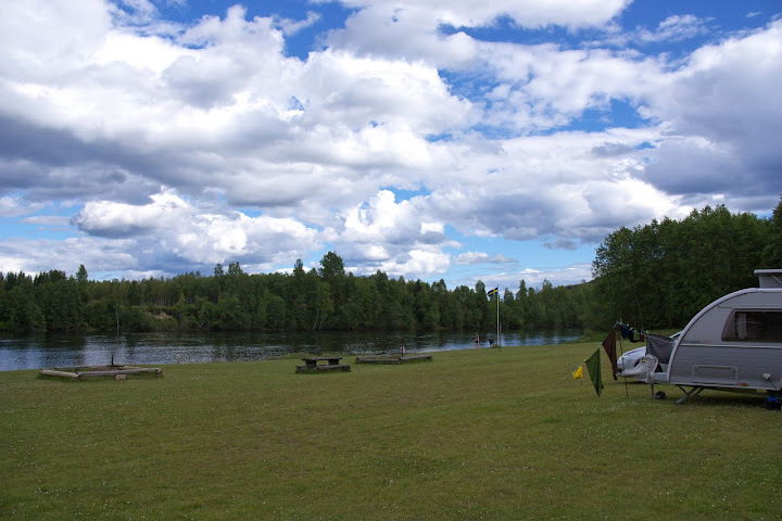 We staan met uitzicht op de rivier.