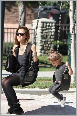 jessica alba and her daghter honor2