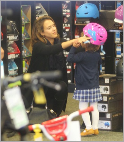 Jessica Alba with daughter honor