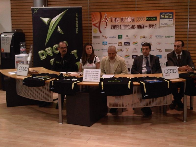 [vanessa zamora con drop shot presentacion liga 2011[4].jpg]