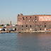 Redhook, New Yorkの新しい開発地区です。古い倉庫や貿易時代のインダストリアルな建物が残り、家賃がまだマンハッタンに比べると安く、アーティストやオーガニックファームなどのDown to earthな人々が住見始めた注目の地域です。ゆるーい感じの街並はマンハッタンの喧噪とは真逆の優しく排他的な匂いの漂う街並です。