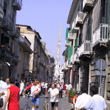 Giglio dell'Ortolano alla prima alzata il giorno della festa; anno 2002.