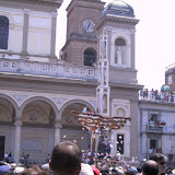 Una particolare Barca con un campanile si esibisce in piazza Duomo; anno 2002.