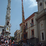 Il Giglio del Fabbro fermo prima dell'ingresso in piazza Duomo; anno 2003.