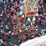 Giglio del Bettoliere mentre esegue una girata (rotazione di 360°) in piazza Calabrese, foto 1; anno 2005.