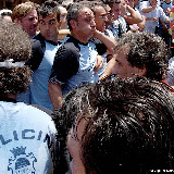 Particolare della paranza del Giglio del Calzolaio (paranza nolana Pollicino) durante la ballata in piazza Duomo; anno 2006.