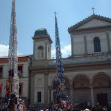 Il Giglio del Sarto entra in piazza direttamente da via G. Bruno senza eseguire la sosta; anno 2004.