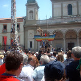 La tradizionale Barca inizia la ballata del mattino in piazza Duomo; anno 2004.