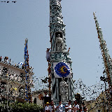 Giglio del Fabbro si esibisce in piazza Duomo; anno 2007.