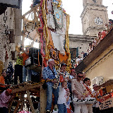 Il Giglio del Salumiere in via S. Felice completa la girata "caparossa", primo punto saliente del percorso; anno 2007.
