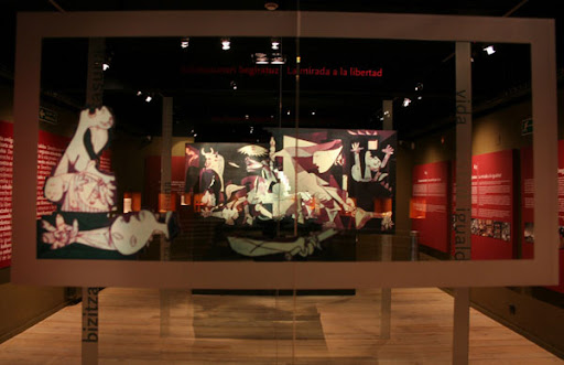 格爾尼卡和平博物館中展出畢卡索〈格爾尼卡〉複製品