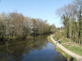 1004170019.JPG Basingstoke Canal from Blacksmith s Bridge