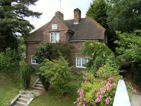 1006190004.JPG Lock-keeper s cottage