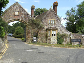 DSCF1419.JPG Entrance to Penshurst Place