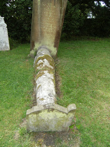 1006130022.JPG Tomb in Penshurst churchyard