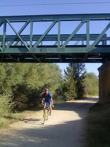 José Luis bajo el puente actual de Renfe