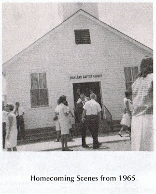 Folks entering Highland Baptist Church in 1965 druing Homecoming