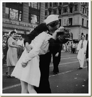 timesquarekiss