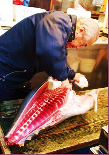 tsukiji market tuna venfor