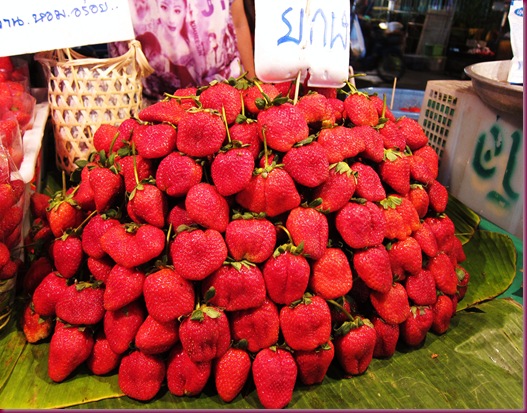 wororot market strawberries