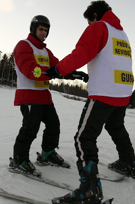 Imagem: marcos lima e gabriel mayr esquiando