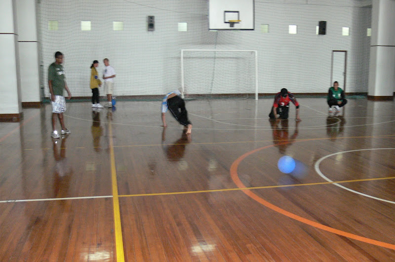 Legenda: Atletas de Goalball da Urece treinam na Associação dos Empregados do Comércio