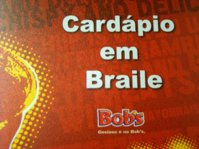 Legenda: Amostra de um cardápio em braile do Bob´s